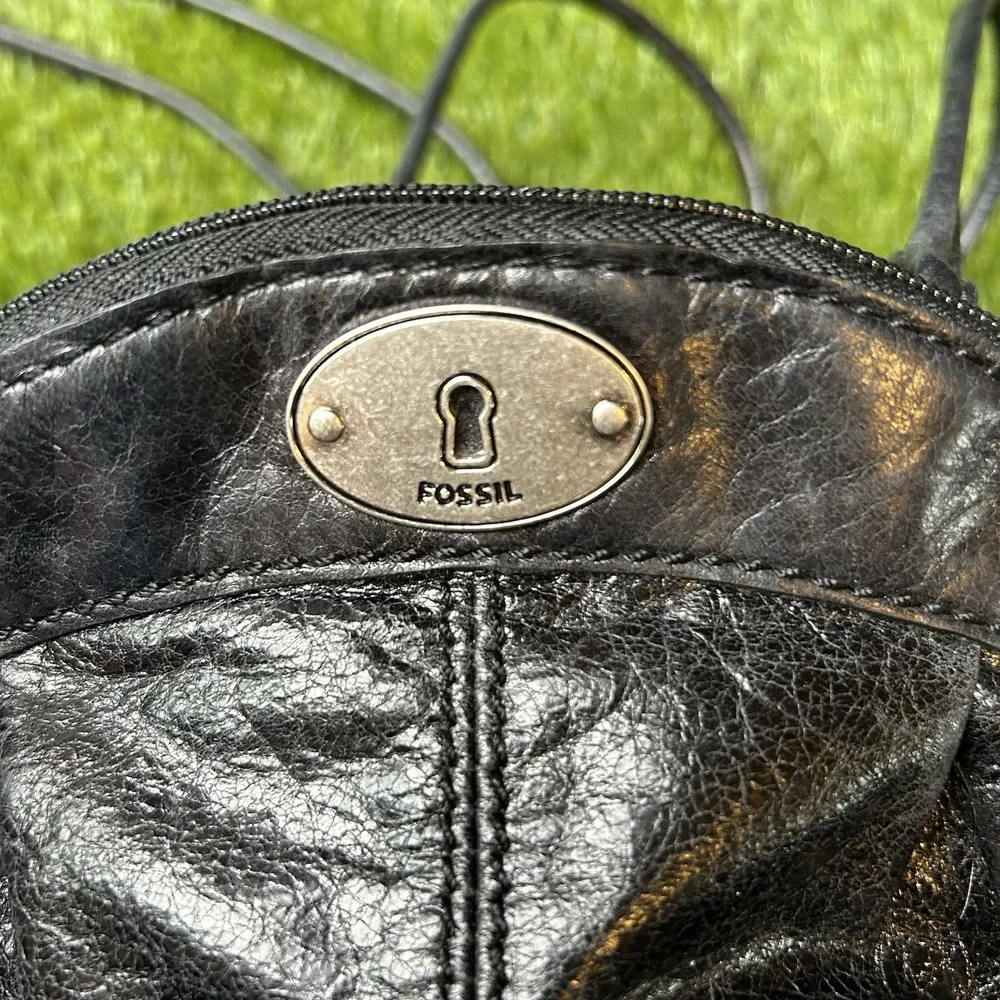 Fossil Black Leather‎ Crossbody Bag Small Pleated Metallic Pouch Keyhole Logo